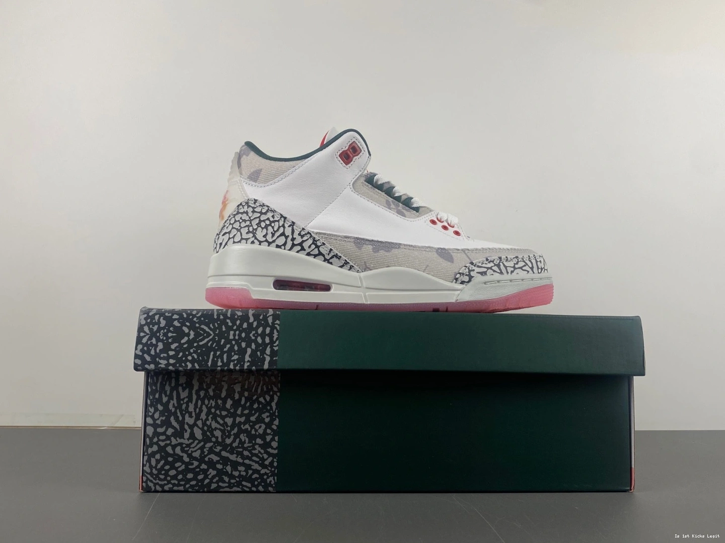 HM6993-100 - Wings Men's 3 Jordan Retro 1218